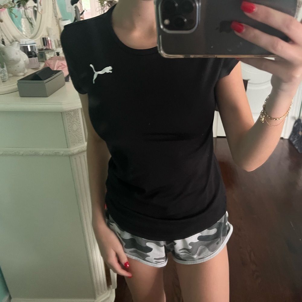 Black puma tee